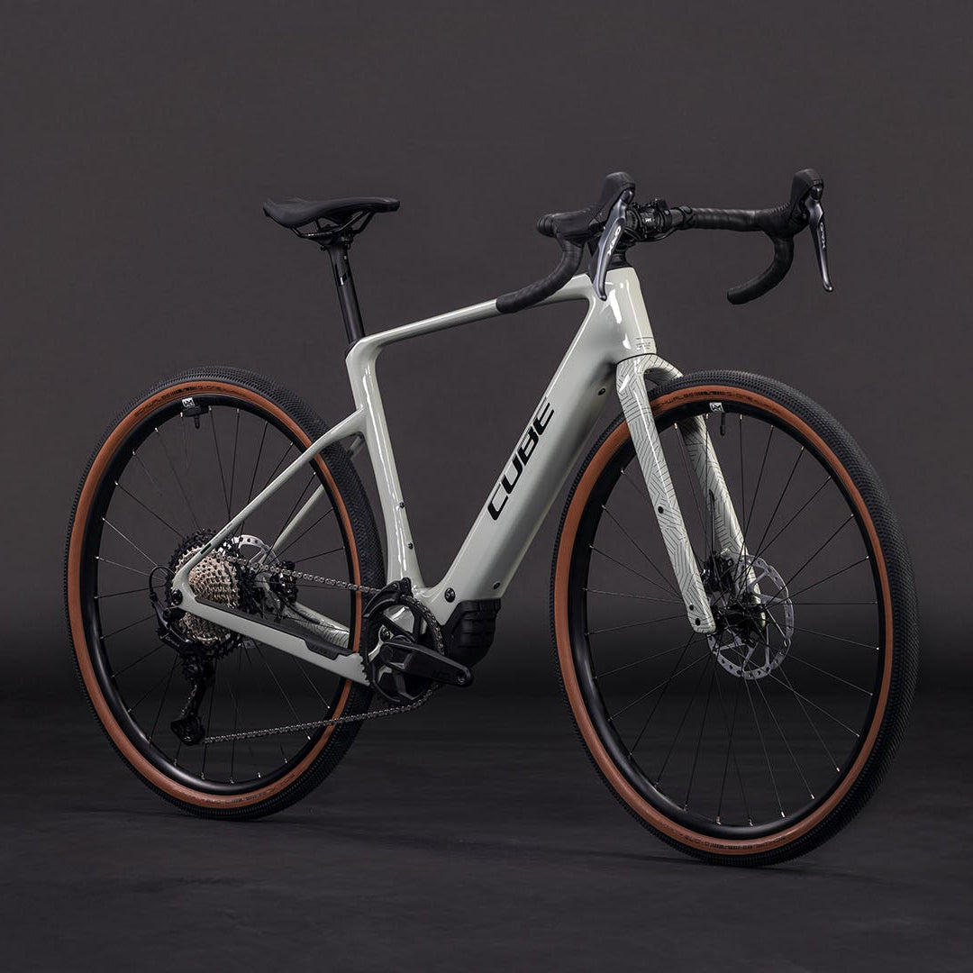 BICICLETA CUBE NUROAD HYBRID C:62 RACE 400X REEDBEIGE´N´BLACK (PREVENTA)
