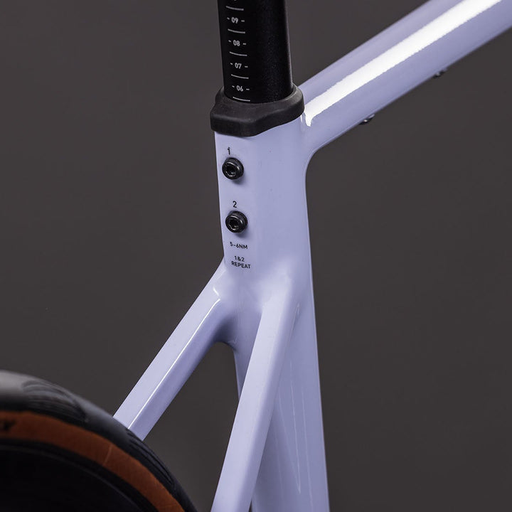 BICICLETA CUBE ATTAIN RACE CYCLAMEN´N´BLACK