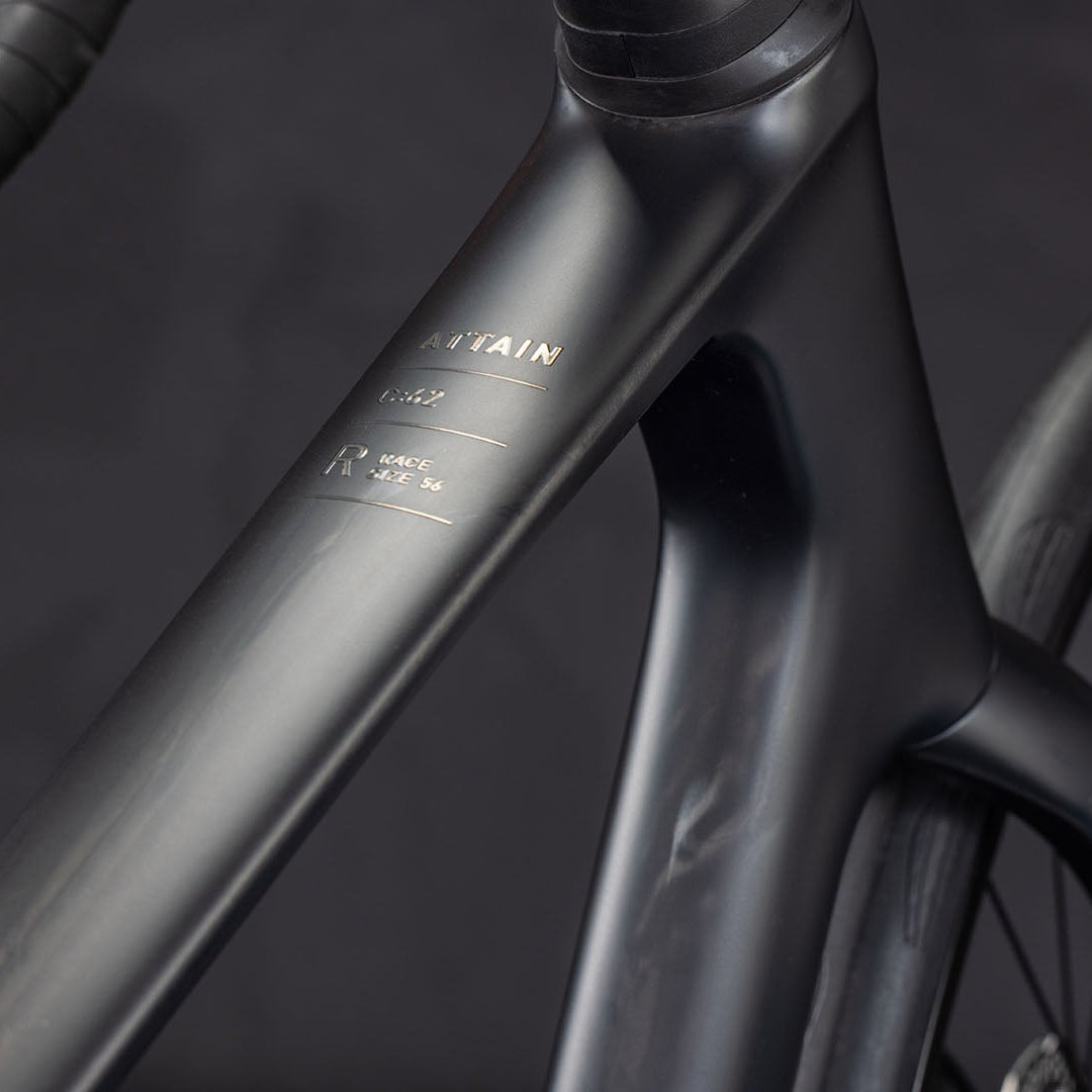 Bicicleta Ruta CUBE ATTAIN C:62 RACE BLACKLINE