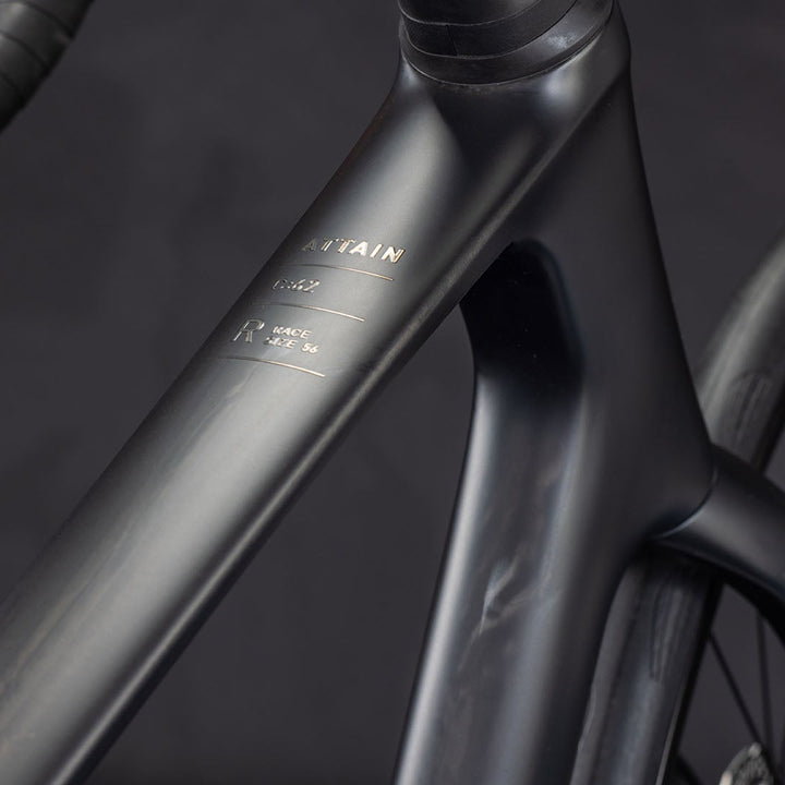 Bicicleta Ruta CUBE ATTAIN C:62 RACE BLACKLINE