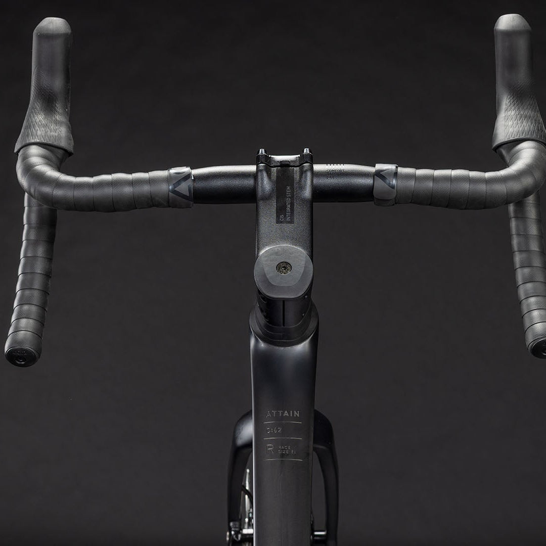 Bicicleta Ruta CUBE ATTAIN C:62 RACE BLACKLINE