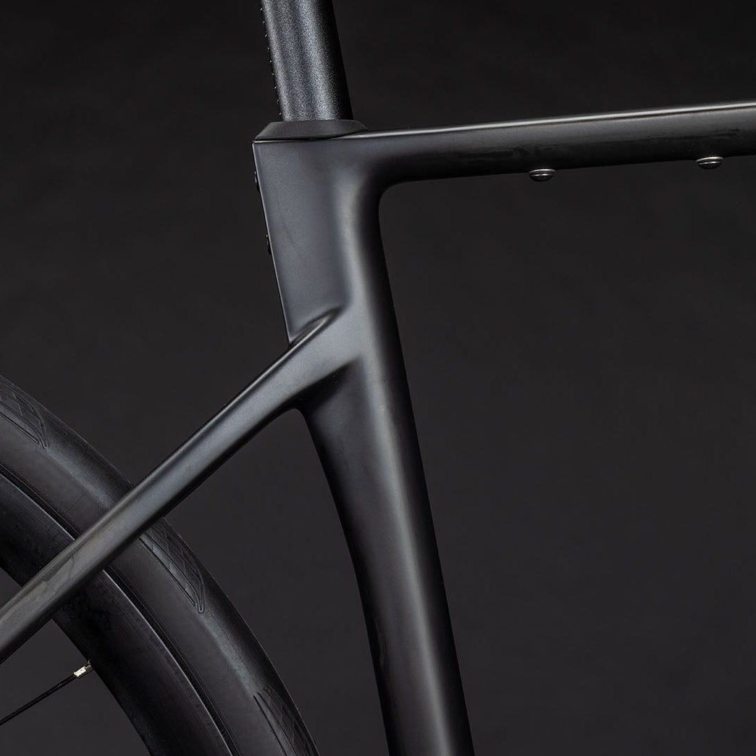 Bicicleta Ruta CUBE ATTAIN C:62 RACE BLACKLINE