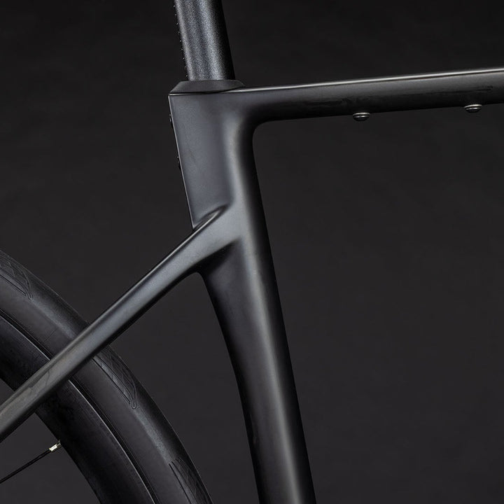 Bicicleta Ruta CUBE ATTAIN C:62 RACE BLACKLINE