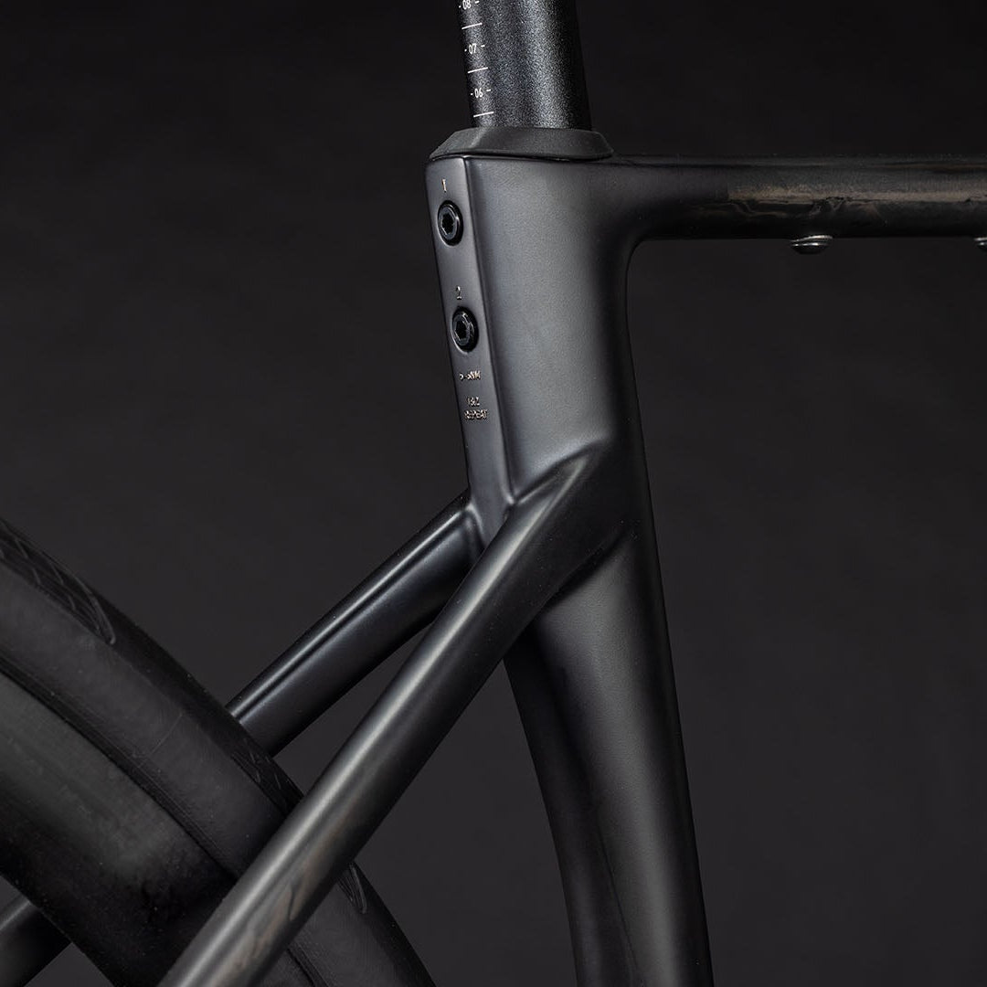 Bicicleta Ruta CUBE ATTAIN C:62 RACE BLACKLINE