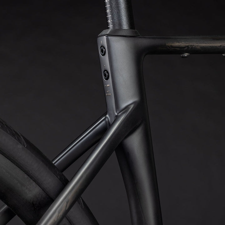 Bicicleta Ruta CUBE ATTAIN C:62 RACE BLACKLINE