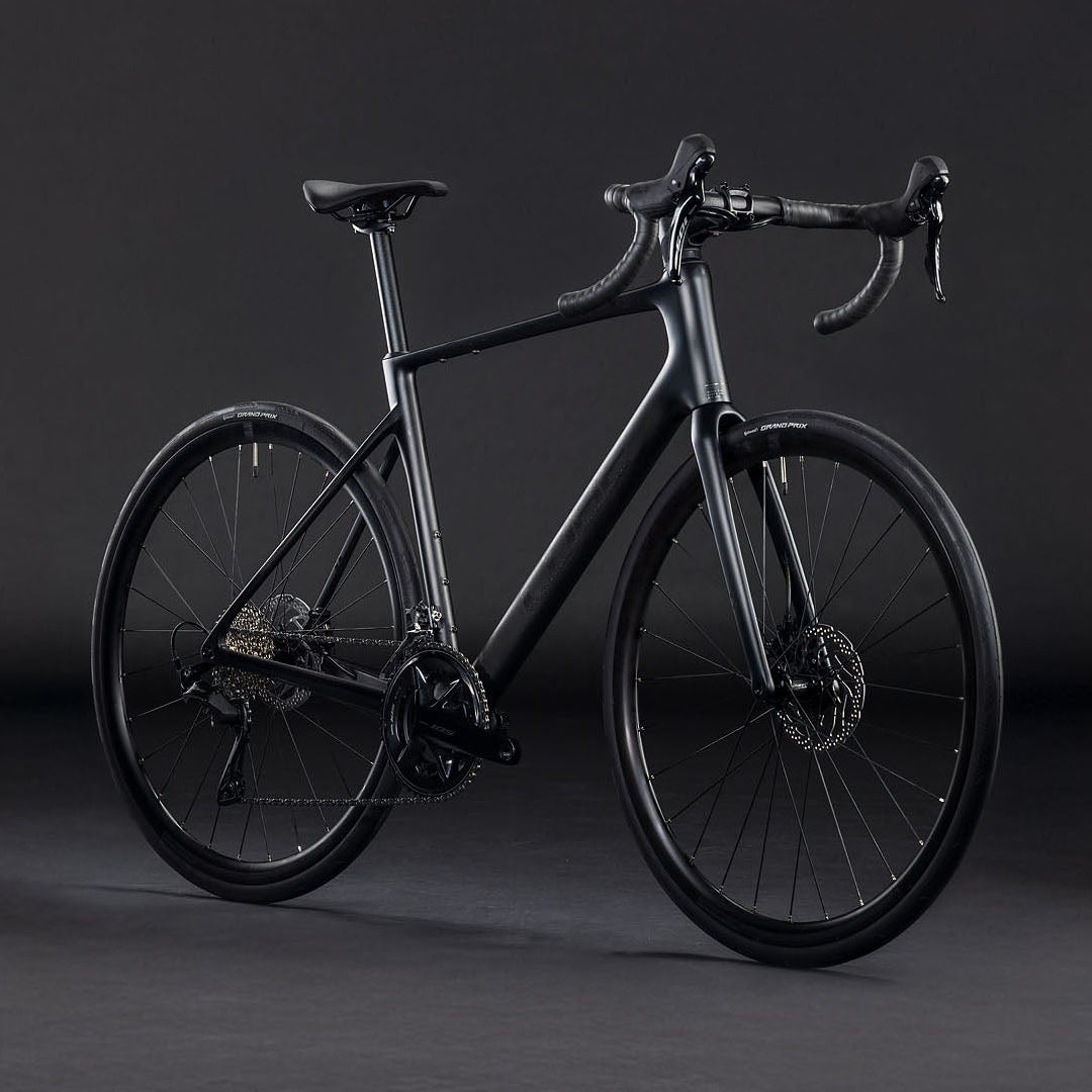Bicicleta Ruta CUBE ATTAIN C:62 RACE BLACKLINE