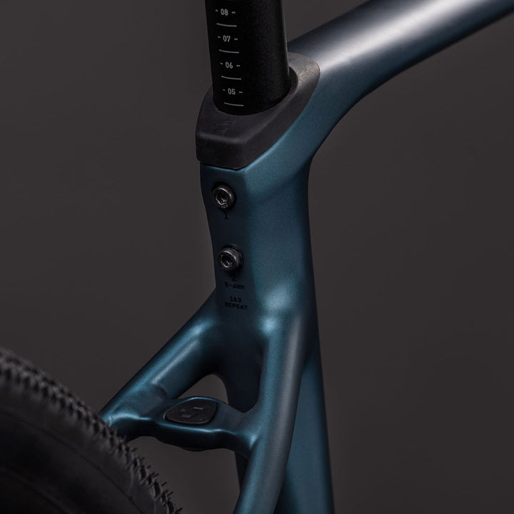 BICICLETA CUBE NUROAD RACE ROYALGREEN´N´BLACK (PREVENTA)