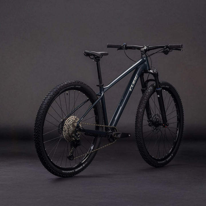 BICICLETA CUBE  ATTENTION PRO NIGHT´N´BLACK (PREVENTA)