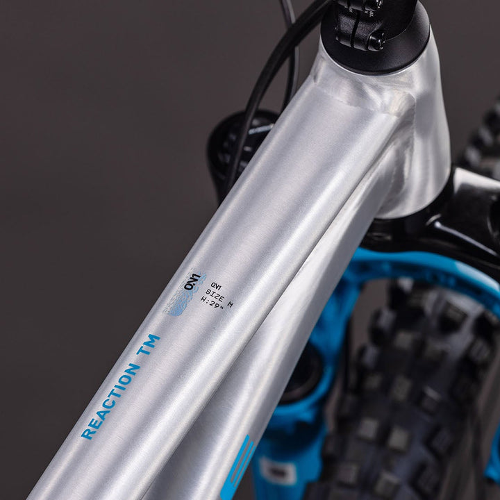 BICICLETA CUBE REACTION TM ONE RAWMETAL´N´BLUE (Preventa)